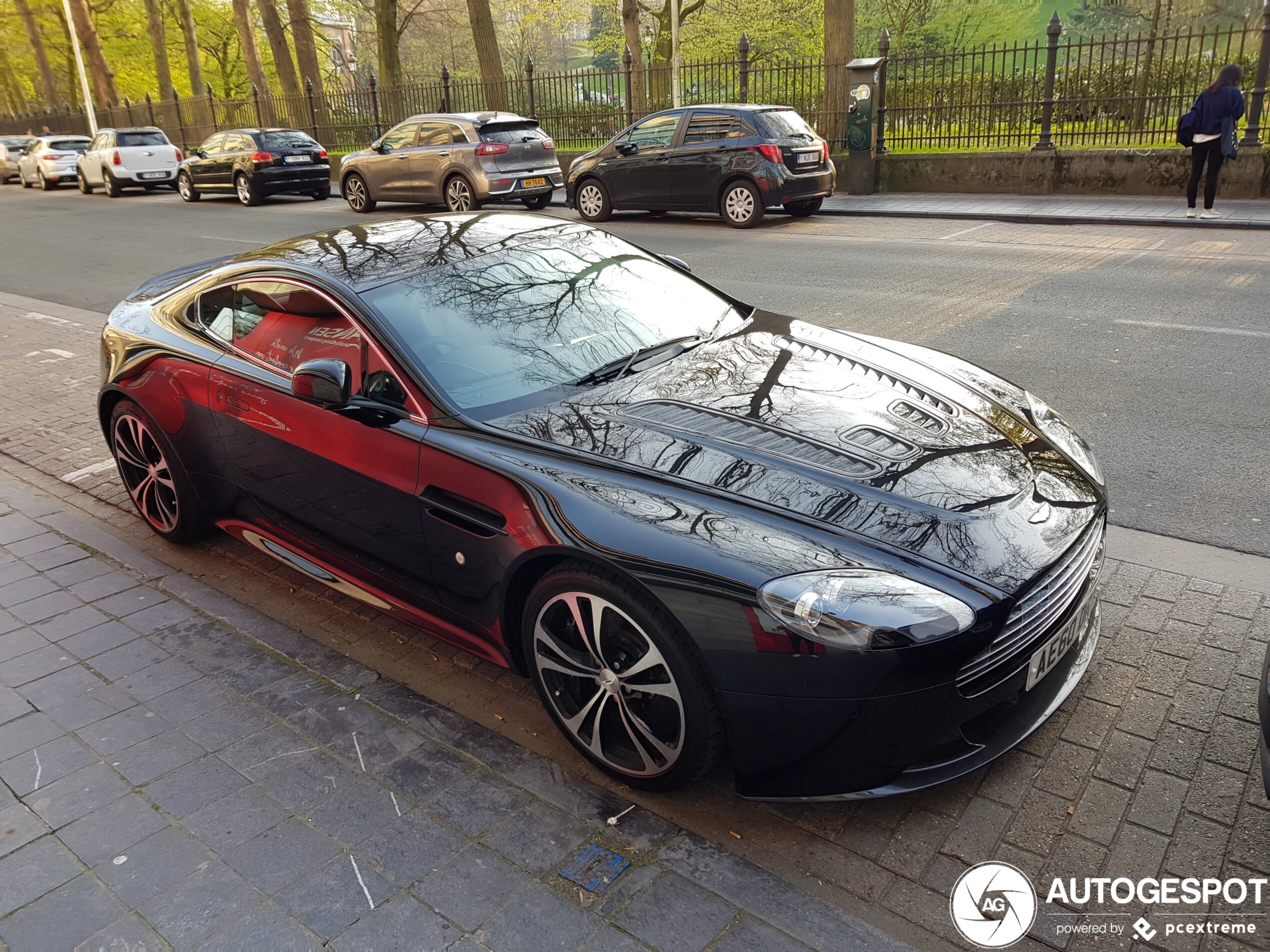 Aston Martin V12 Vantage Carbon Black Edition