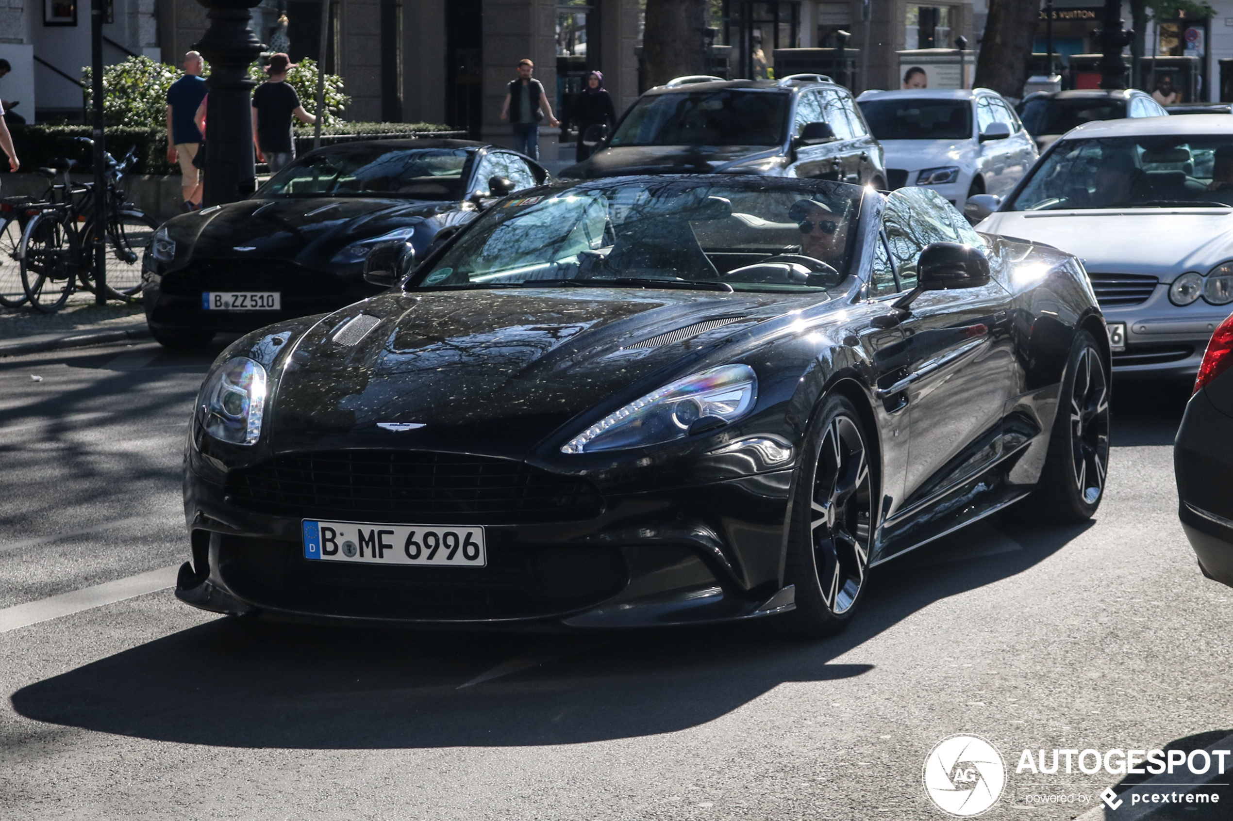 Aston Martin Vanquish S Volante 2017