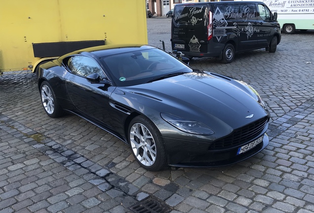 Aston Martin DB11 V8