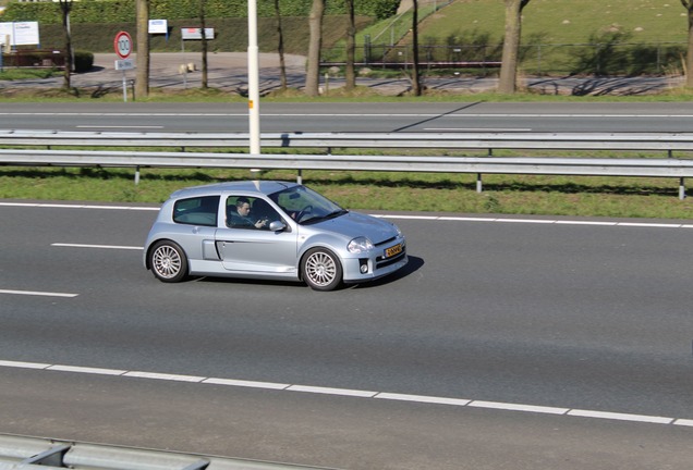 Renault Clio V6