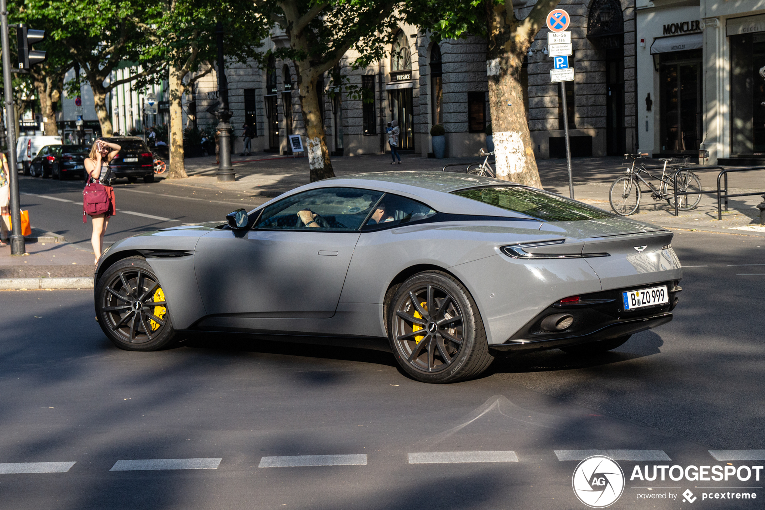 Aston Martin DB11 AMR