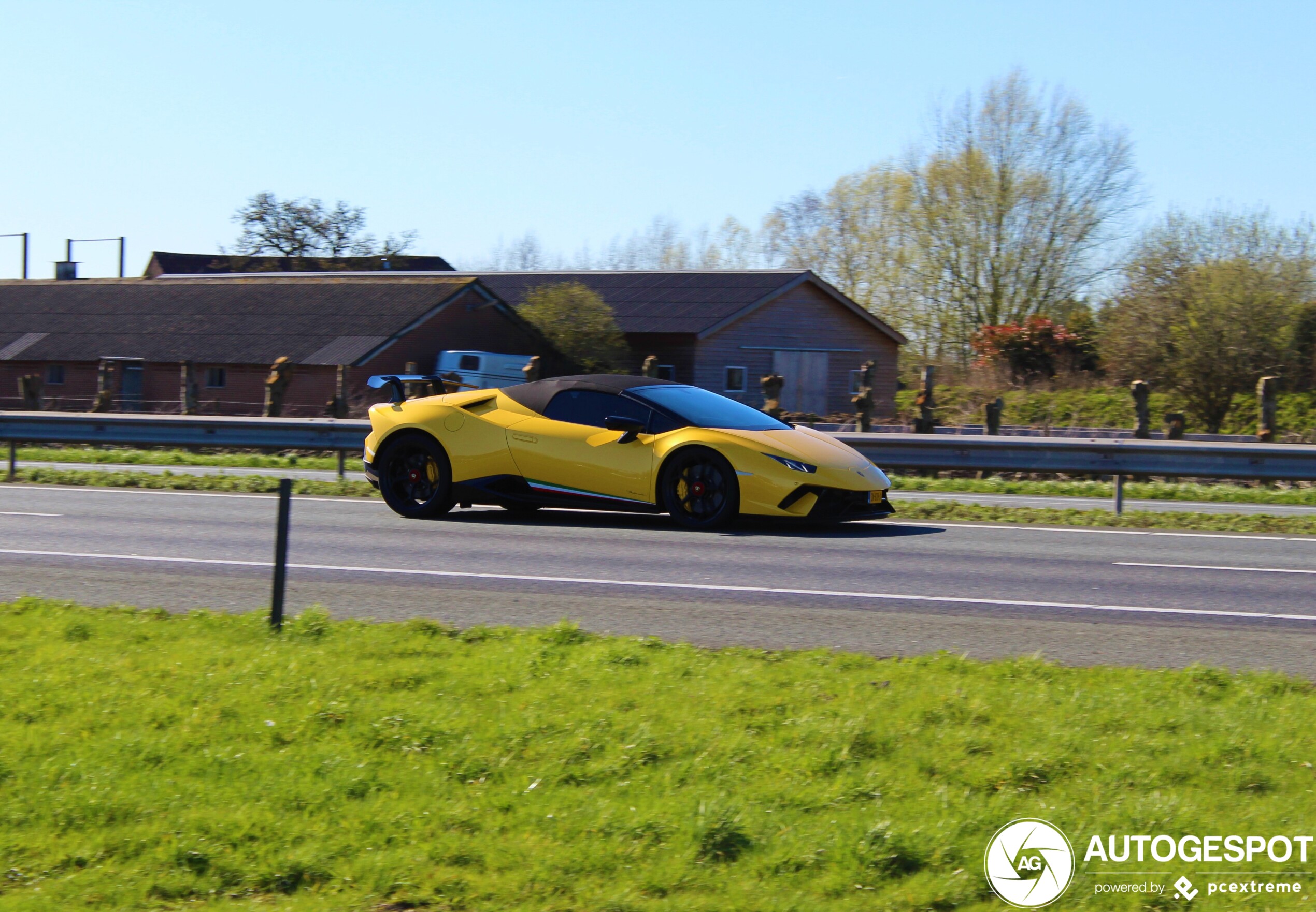 Lamborghini Huracán LP640-4 Performante Spyder