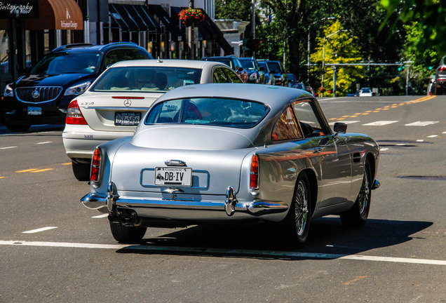 Aston Martin DB4