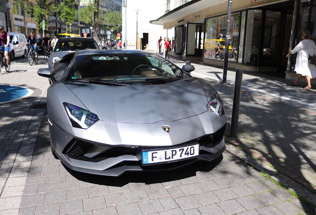 Lamborghini Aventador S LP740-4