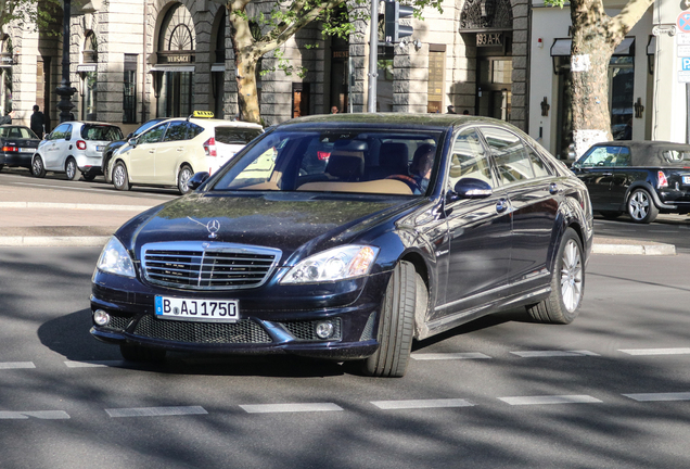 Mercedes-Benz S 65 AMG V221