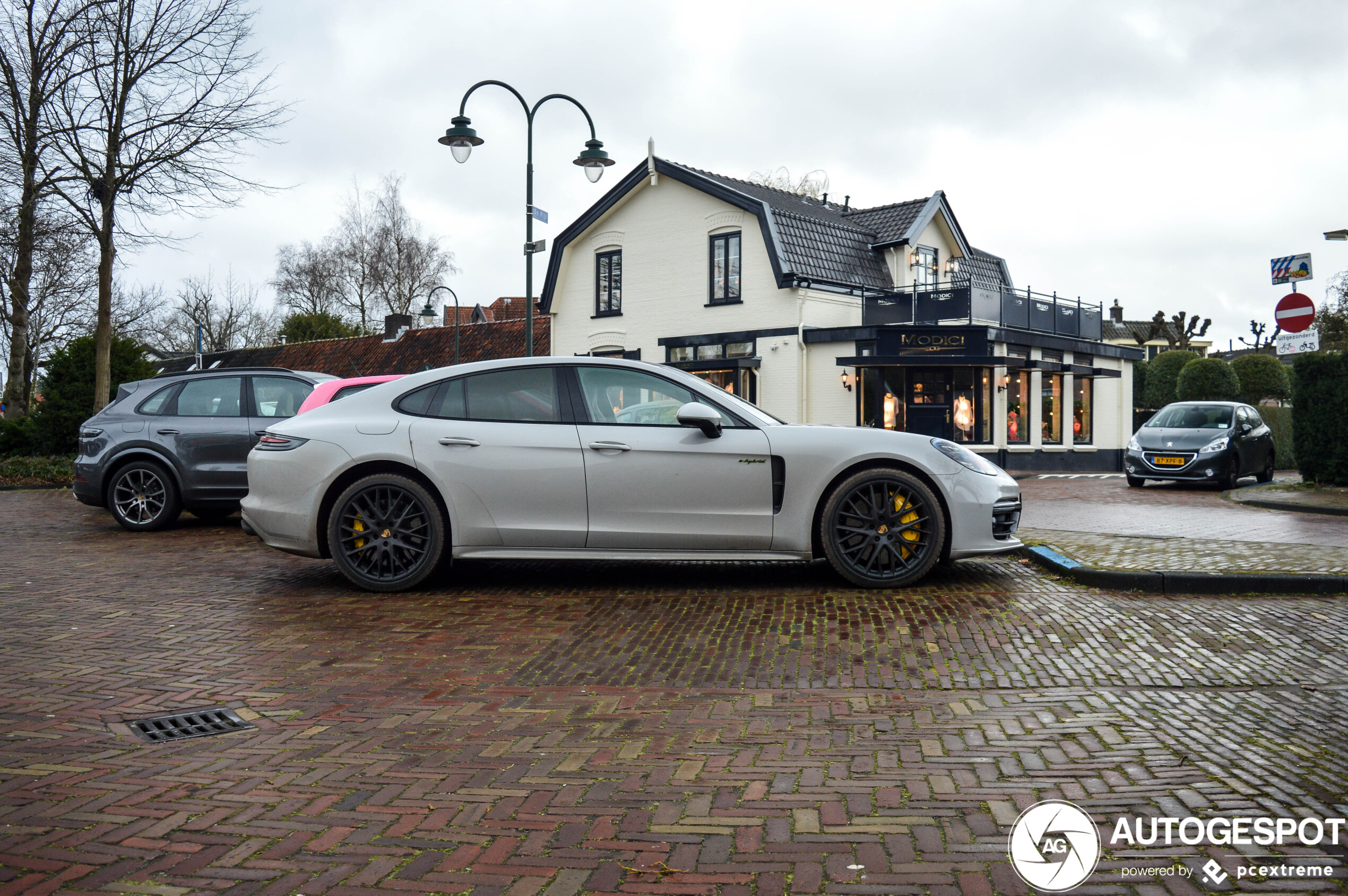 Porsche 971 Panamera Turbo S E-Hybrid