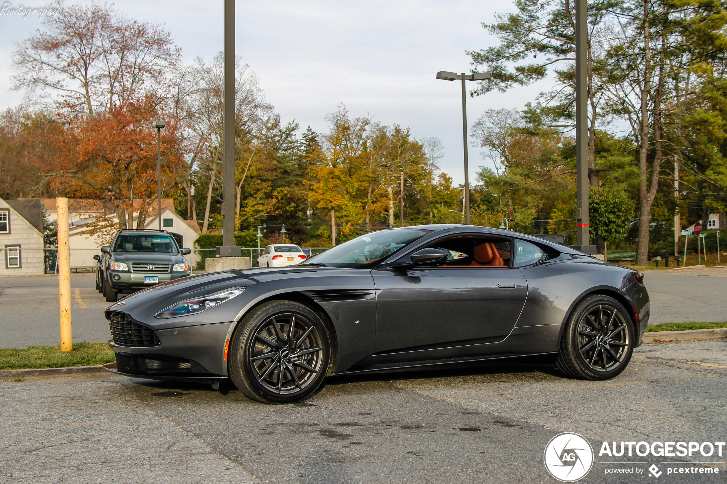 Aston Martin DB11