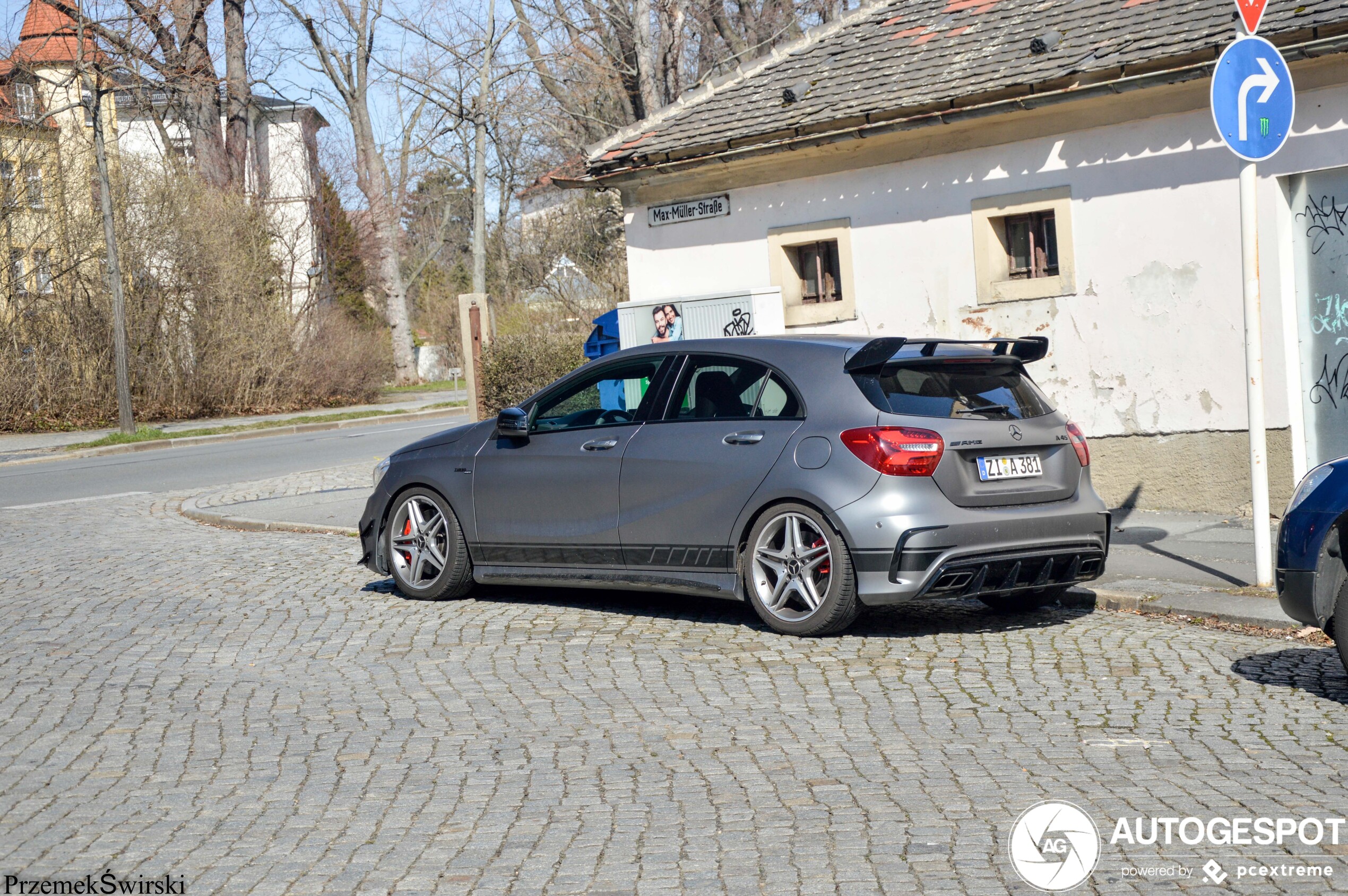 Mercedes-AMG A 45 W176 2015