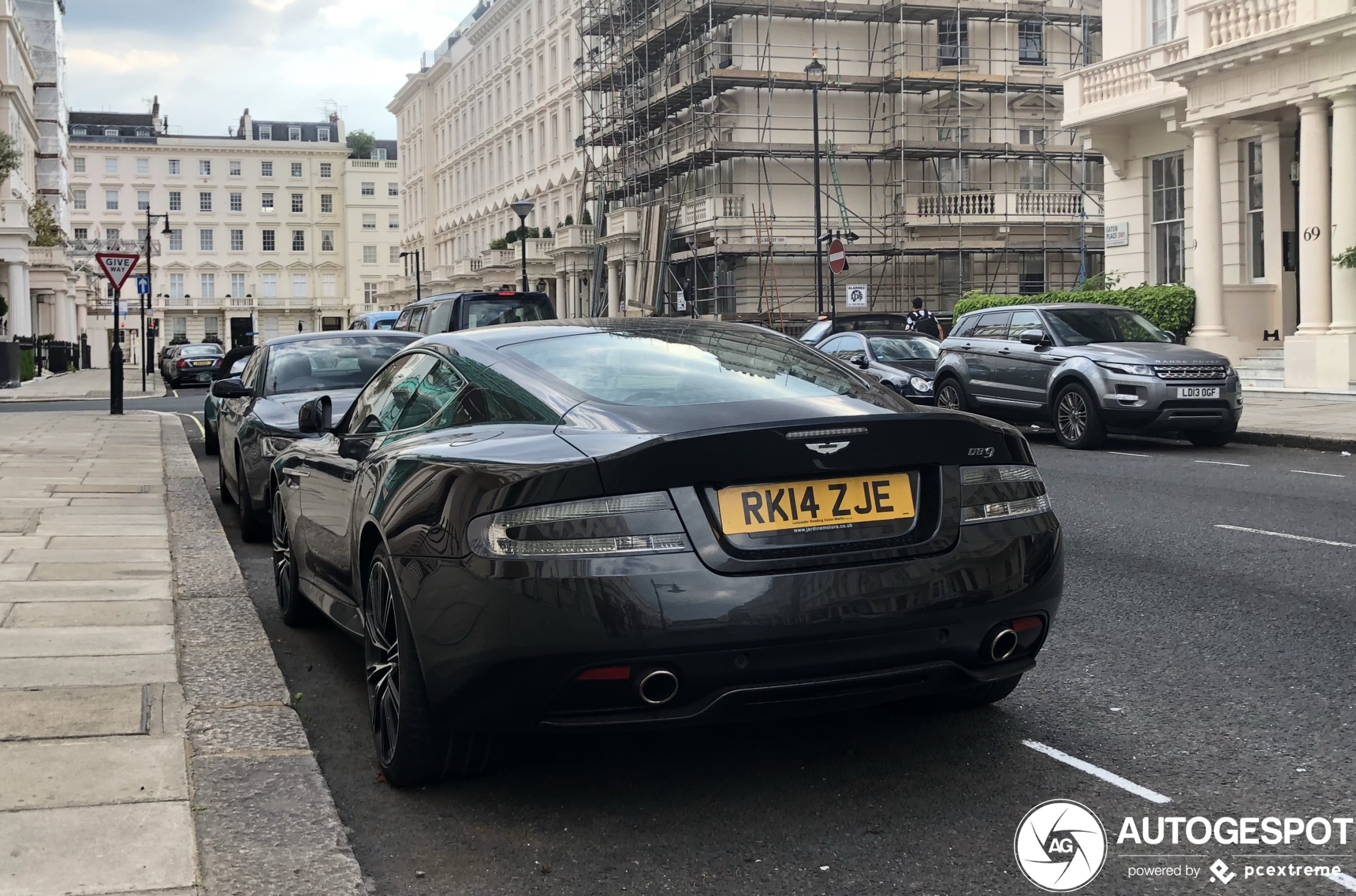 Aston Martin DB9 2013