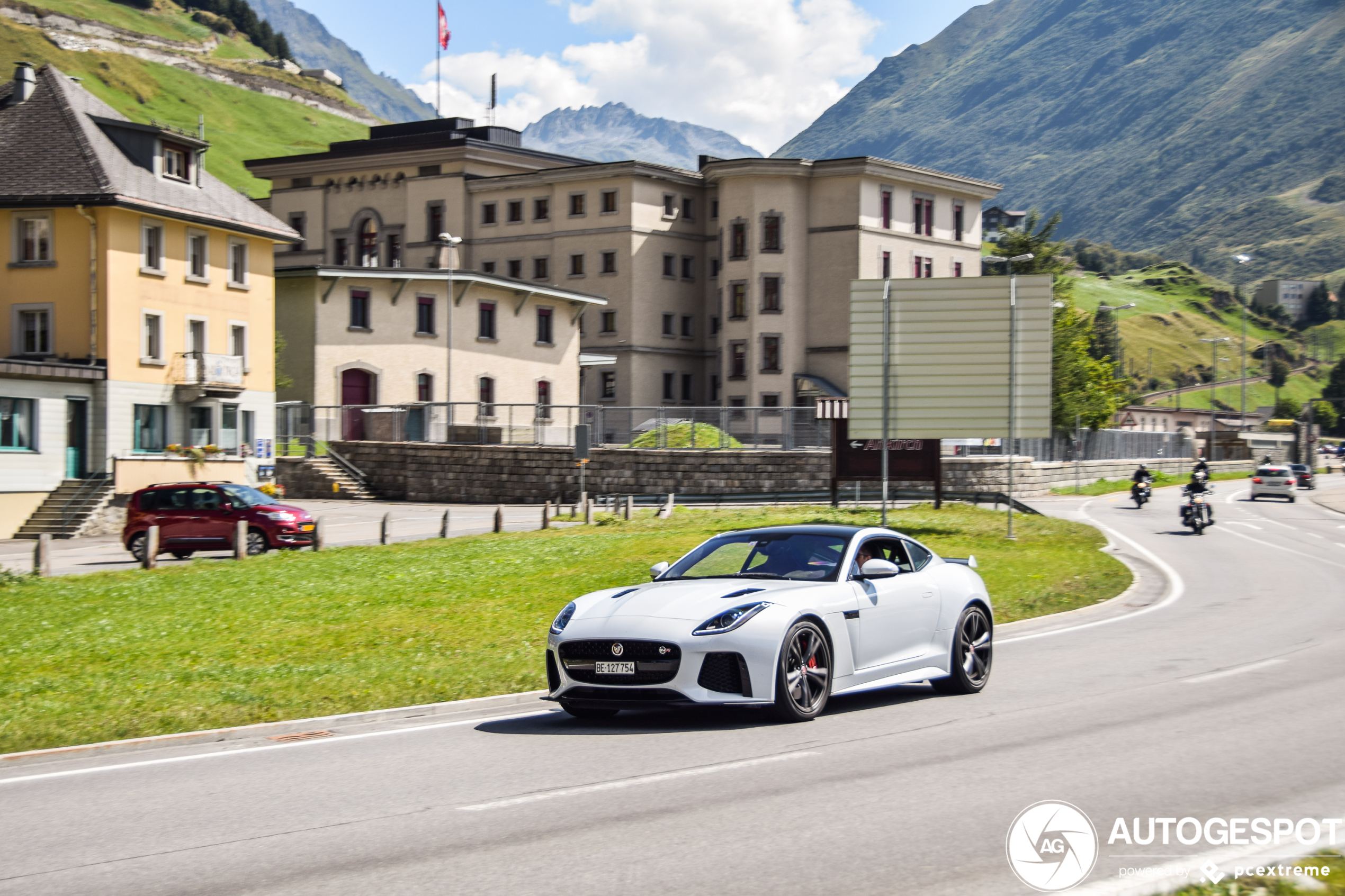 Jaguar F-TYPE SVR Coupé