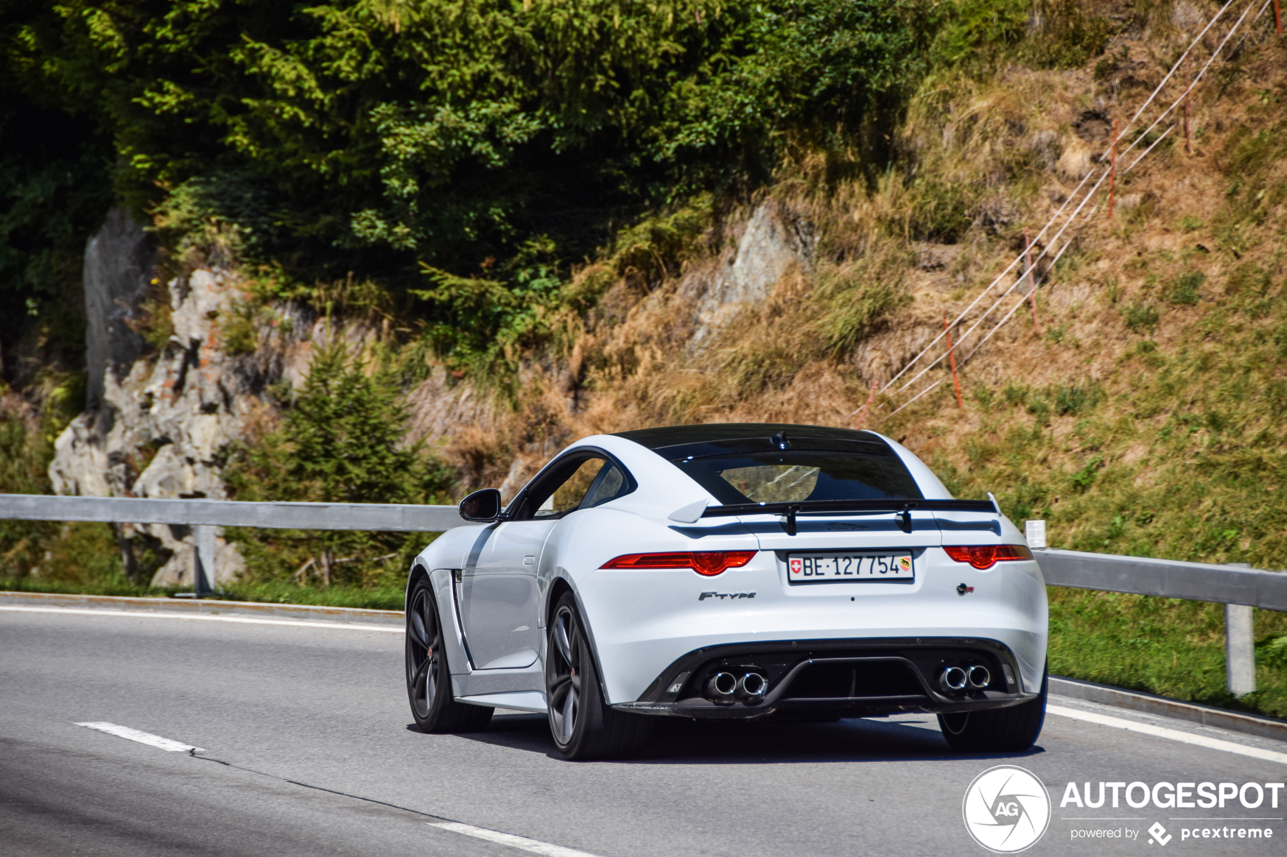 安德玛特特景：捷豹 F-TYPE SVR