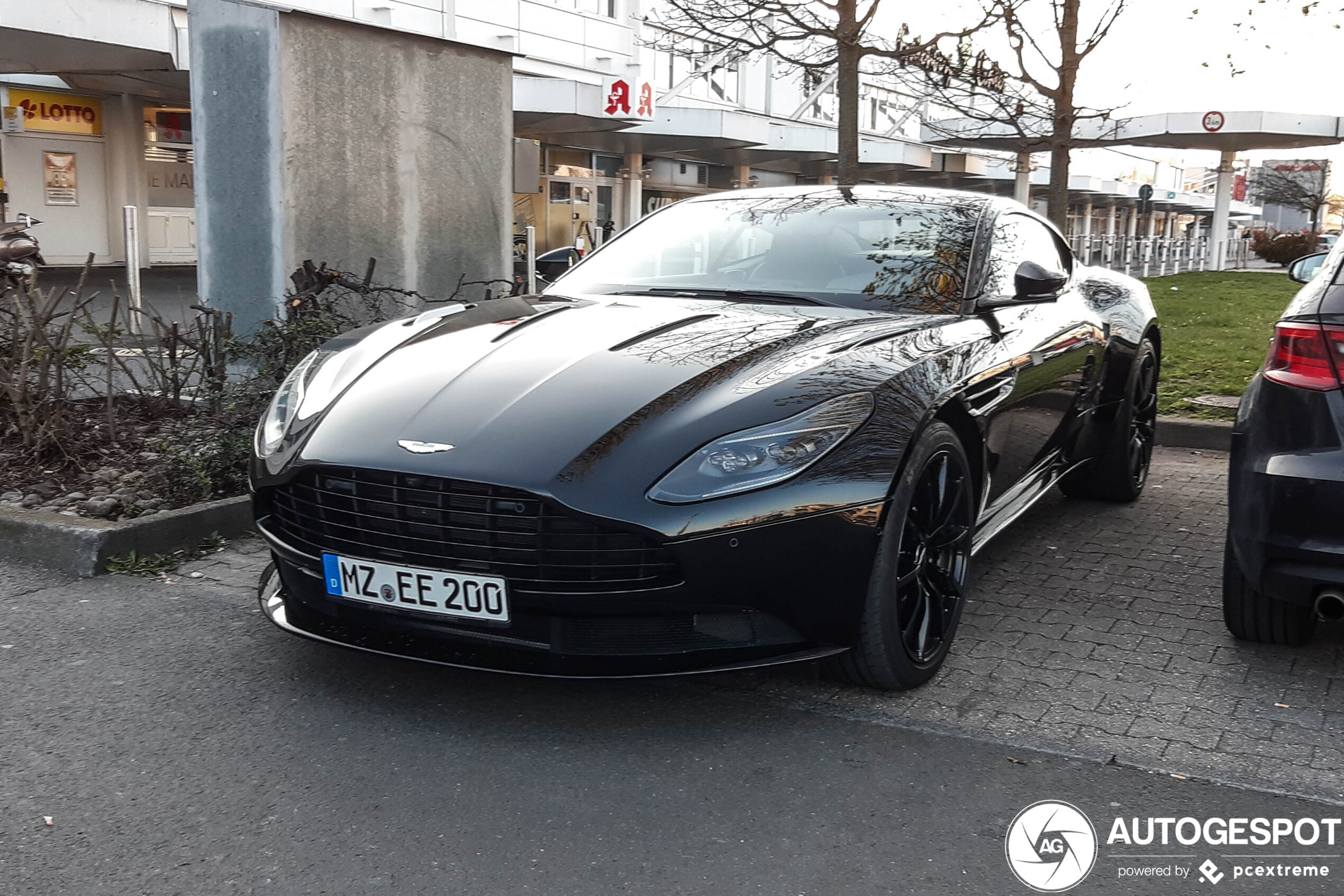 Aston Martin DB11 AMR