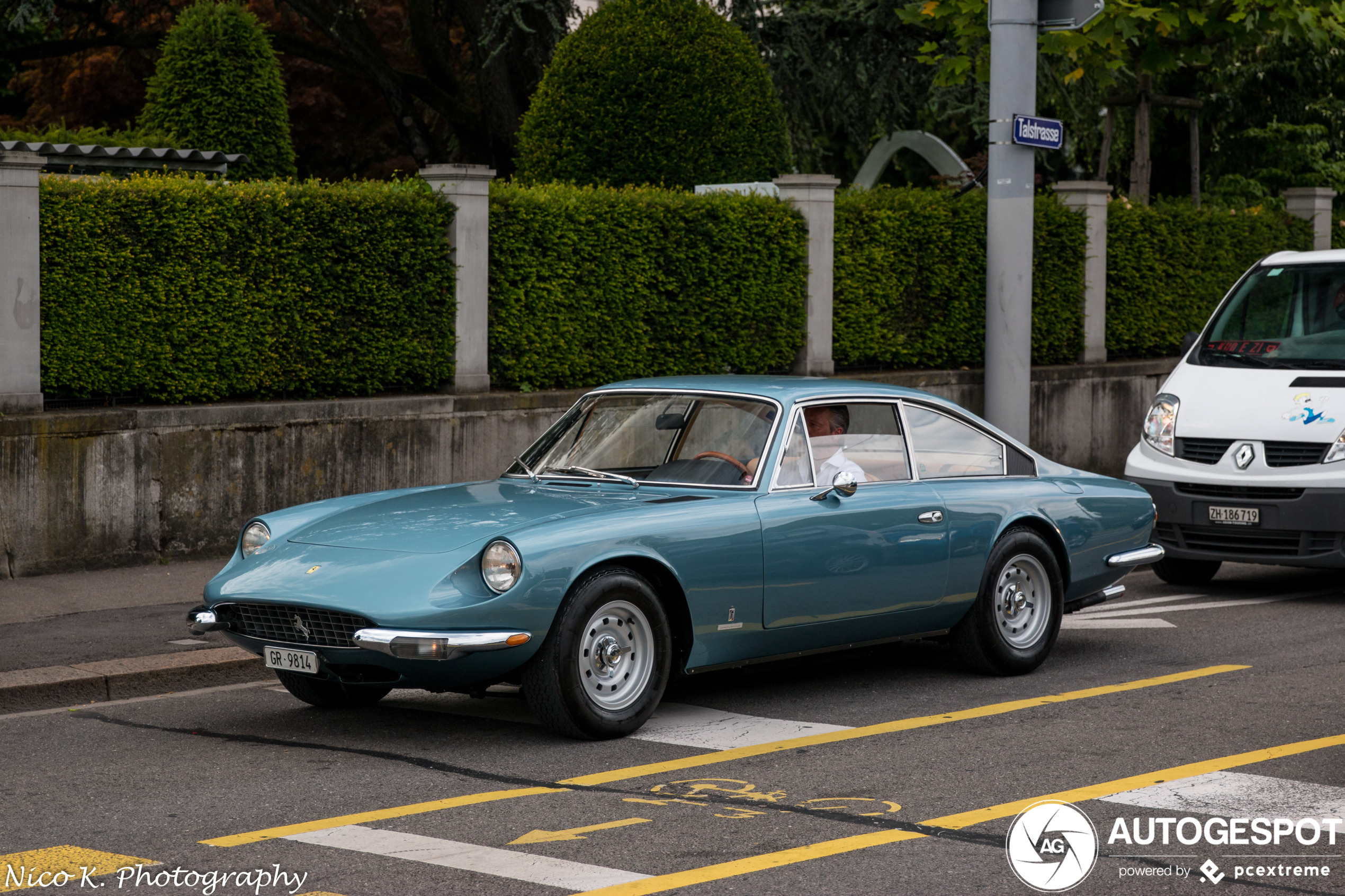 Ferrari 365 GT 2+2