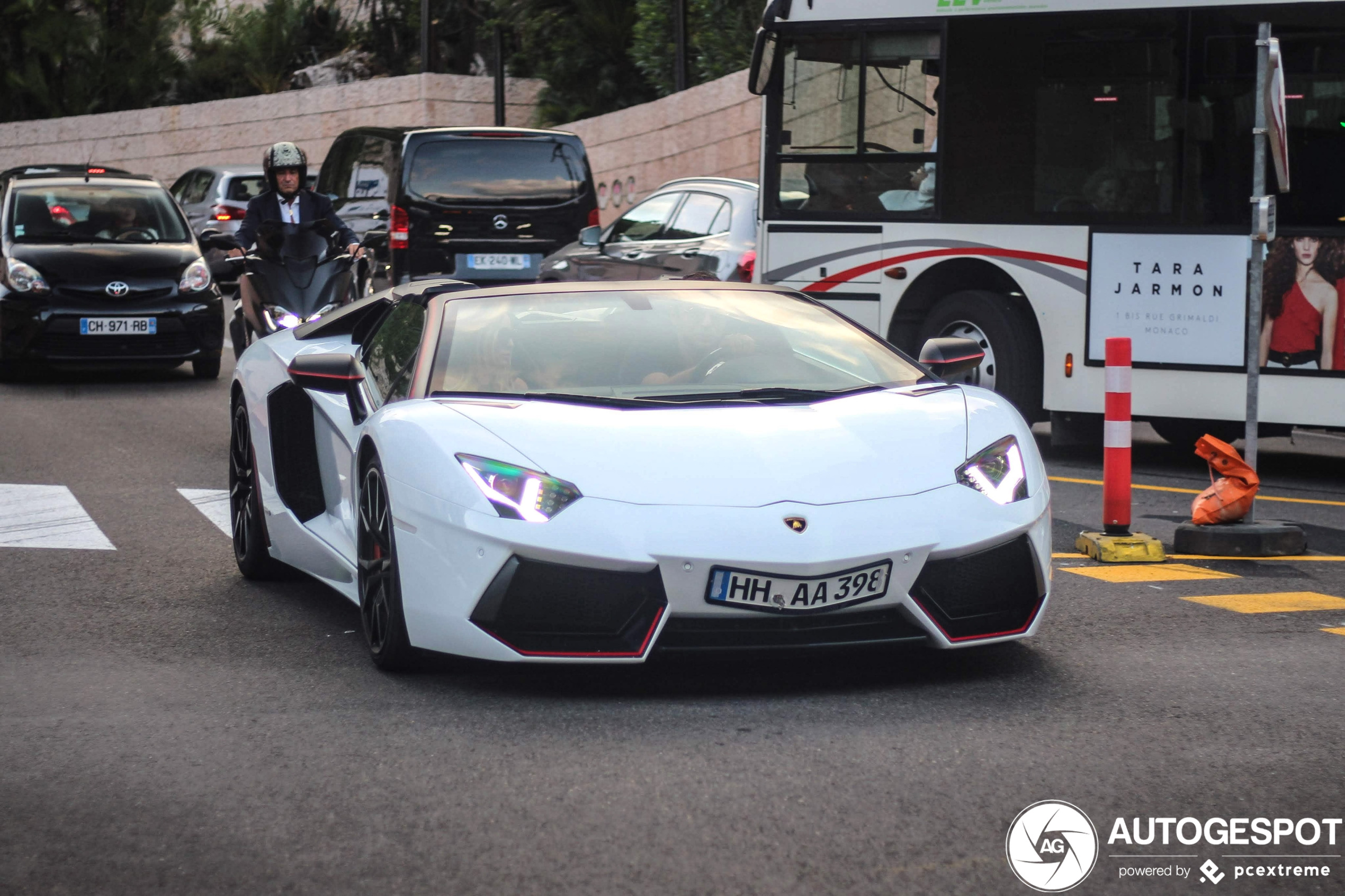 Lamborghini Aventador LP700-4 Roadster Pirelli Edition