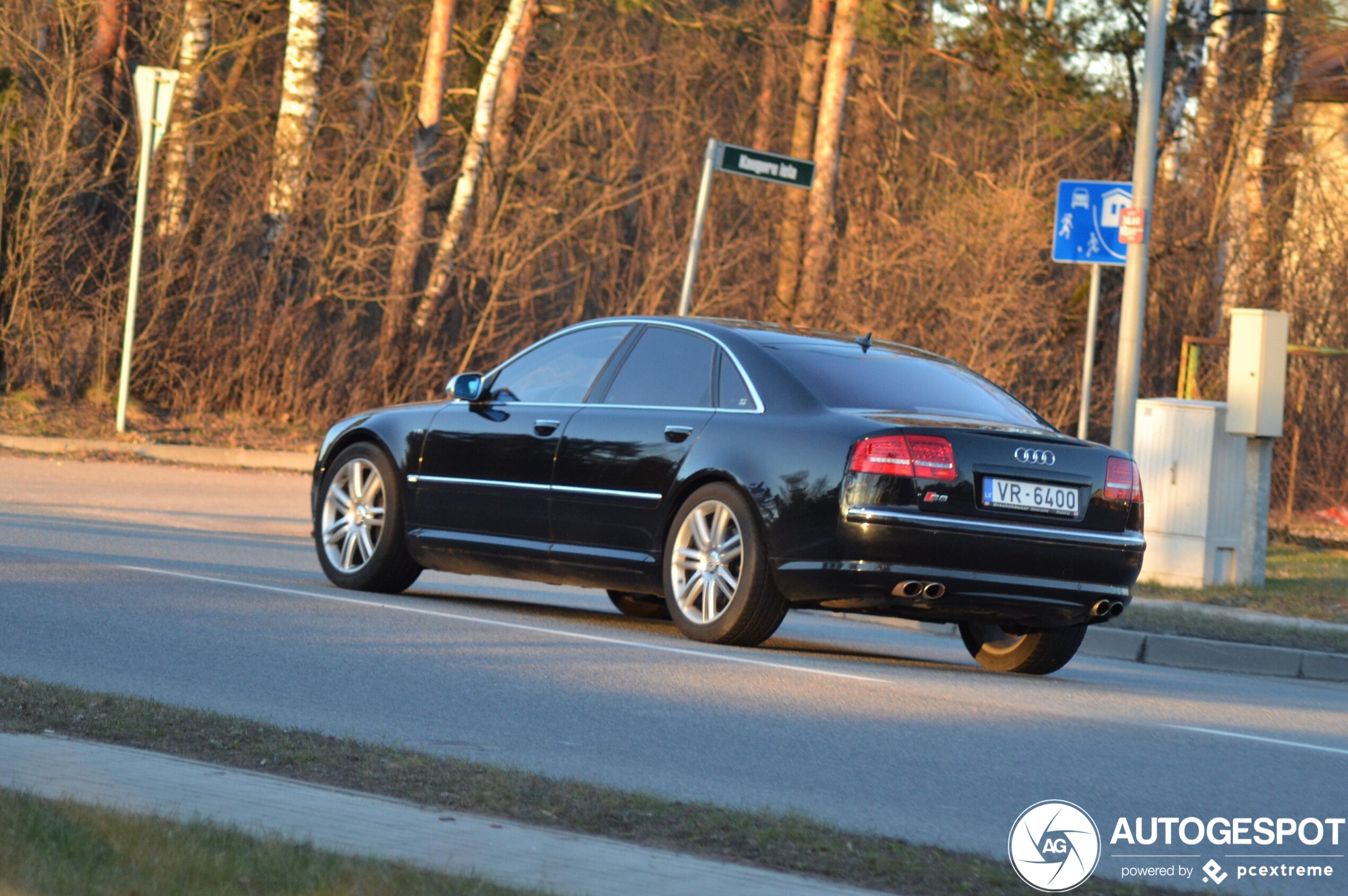 Audi S8 D3