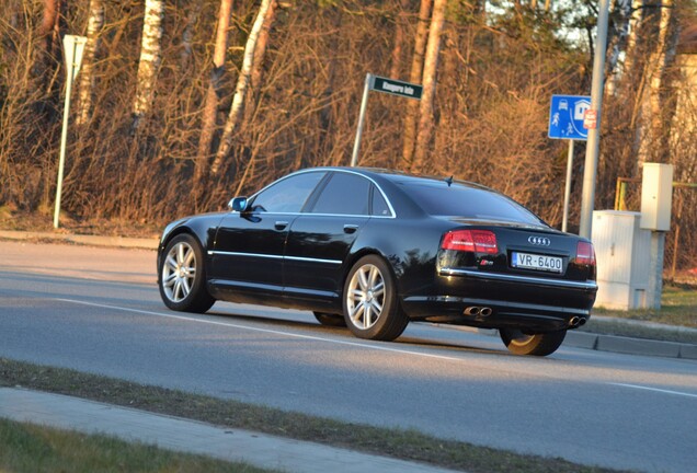 Audi S8 D3