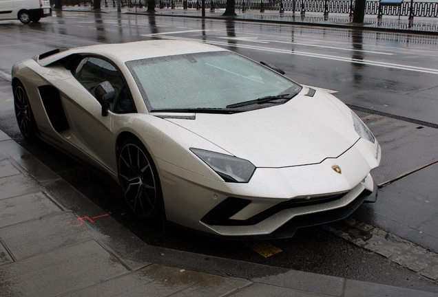 Lamborghini Aventador S LP740-4