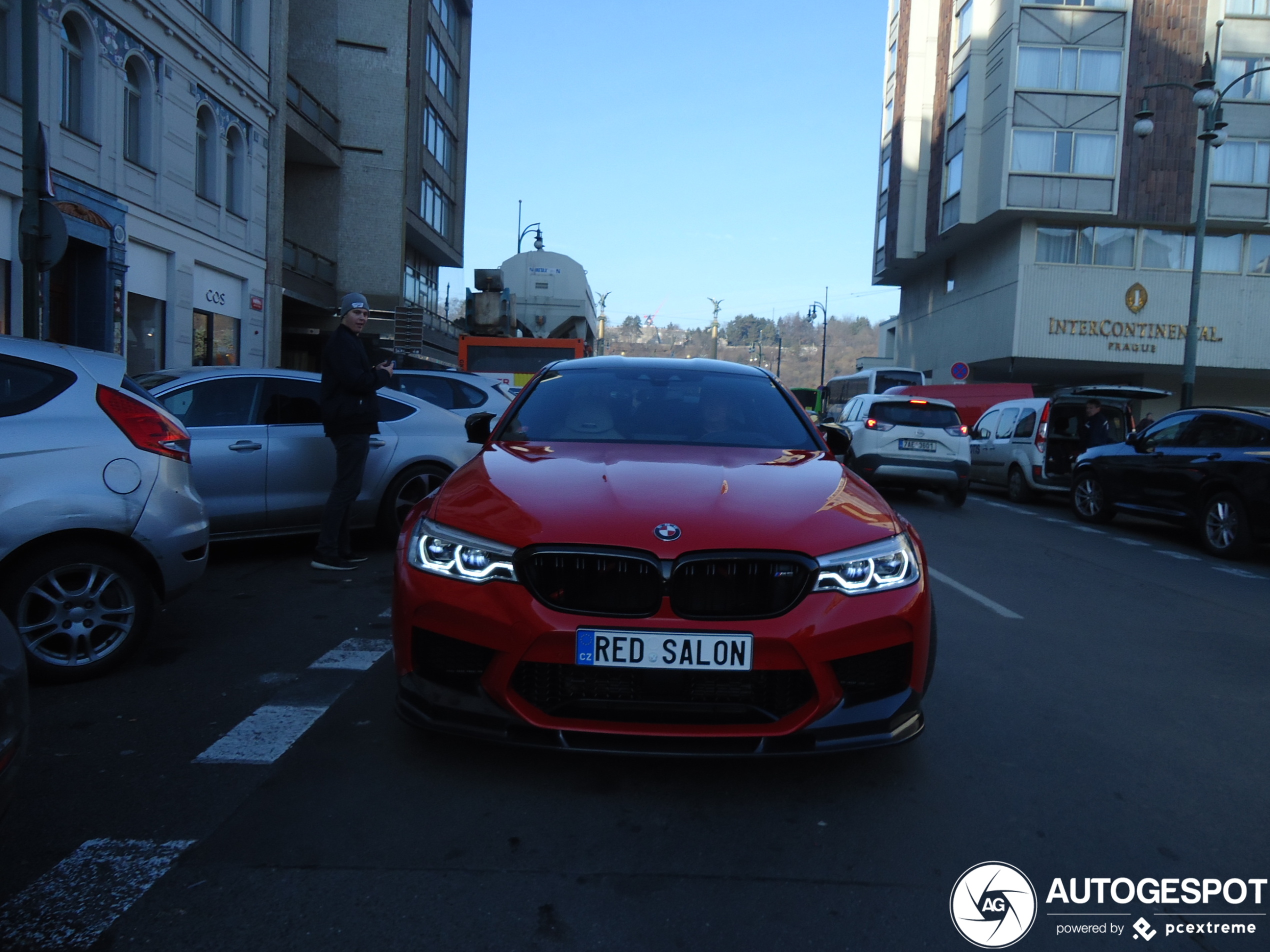 Rosso Corsa staat heerlijk op een BMW M5 Competition