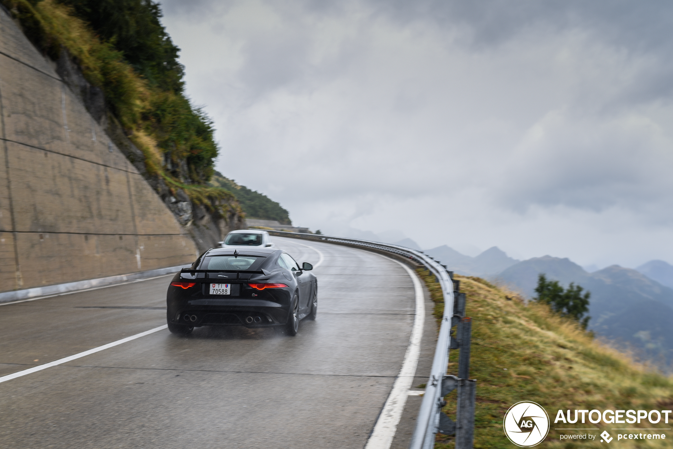 Jaguar F-TYPE SVR Coupé