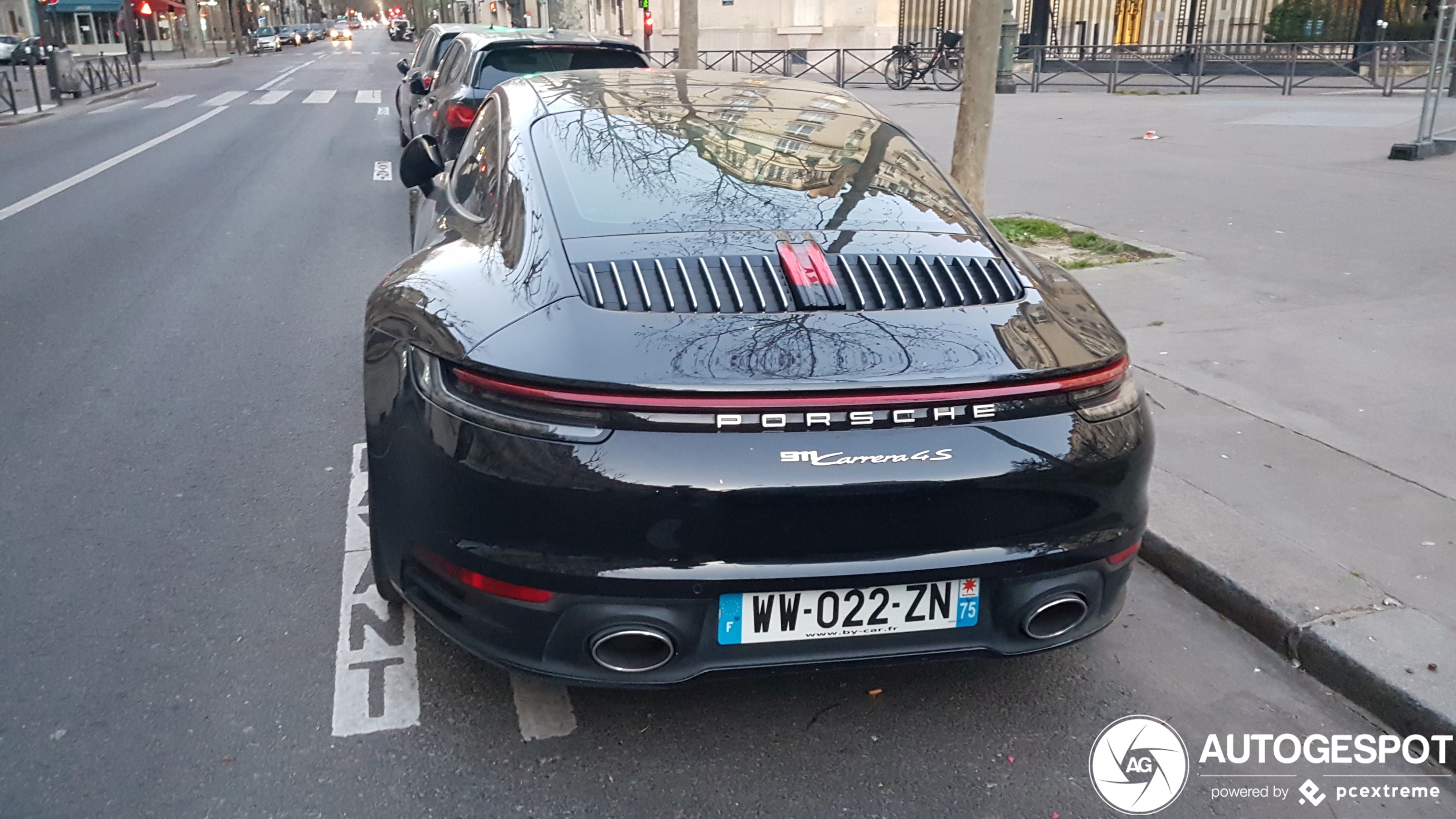 Porsche 992 Carrera 4S