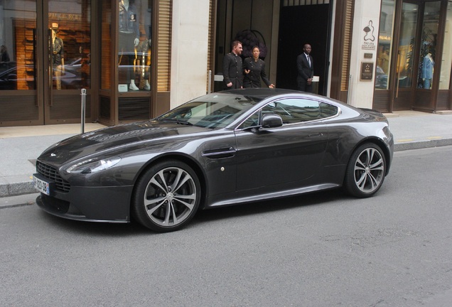 Aston Martin V12 Vantage