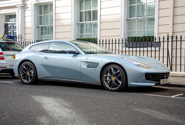 Ferrari GTC4Lusso T