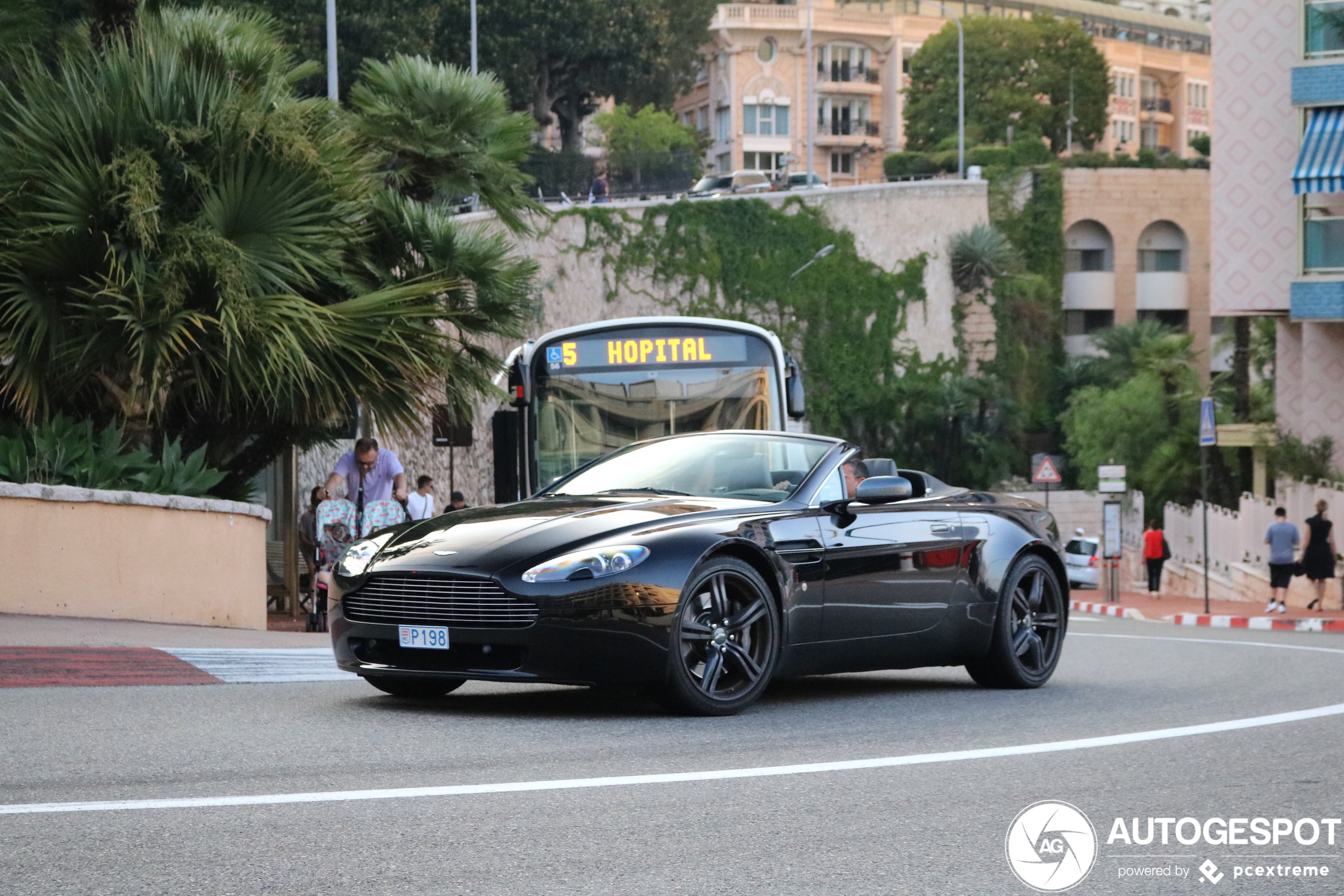 Aston Martin V8 Vantage Roadster