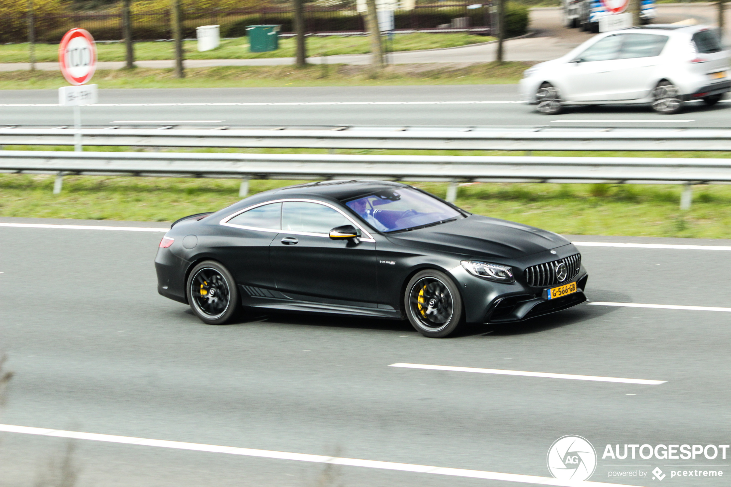 Mercedes-AMG S 63 Coupé C217 2018 Yellow Night Edition