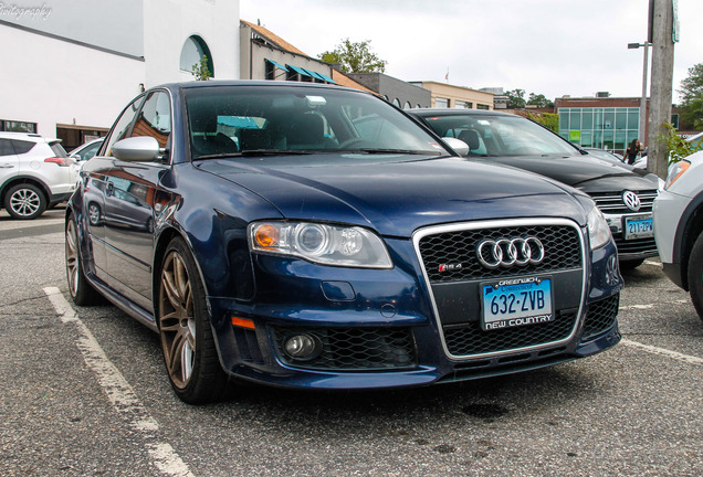 Audi RS4 Sedan