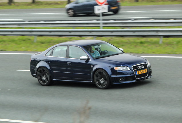 Audi RS4 Sedan