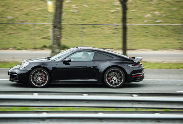 Porsche 992 Carrera 4S