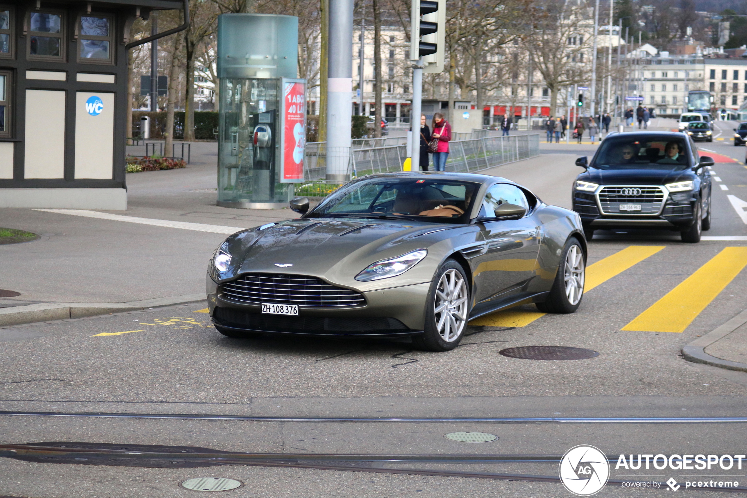 Aston Martin DB11