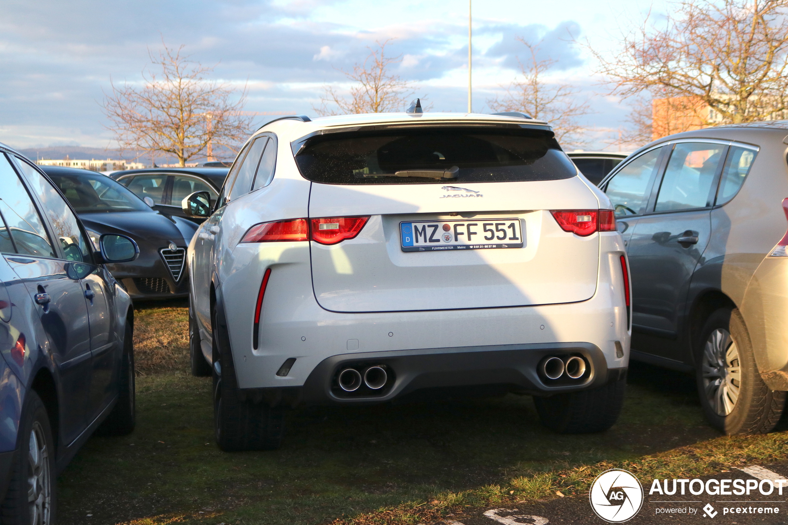 Jaguar F-PACE SVR