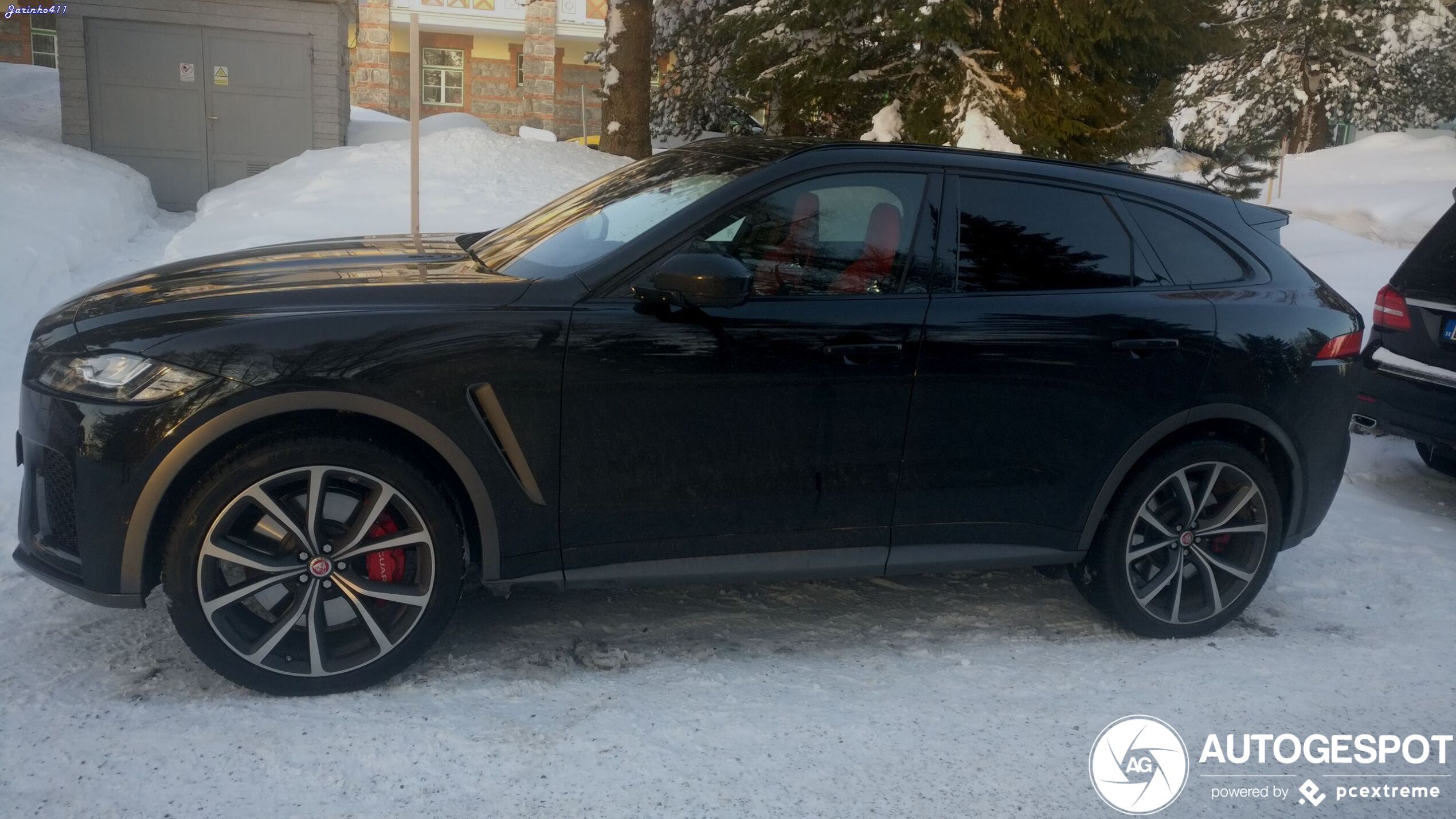 Jaguar F-PACE SVR