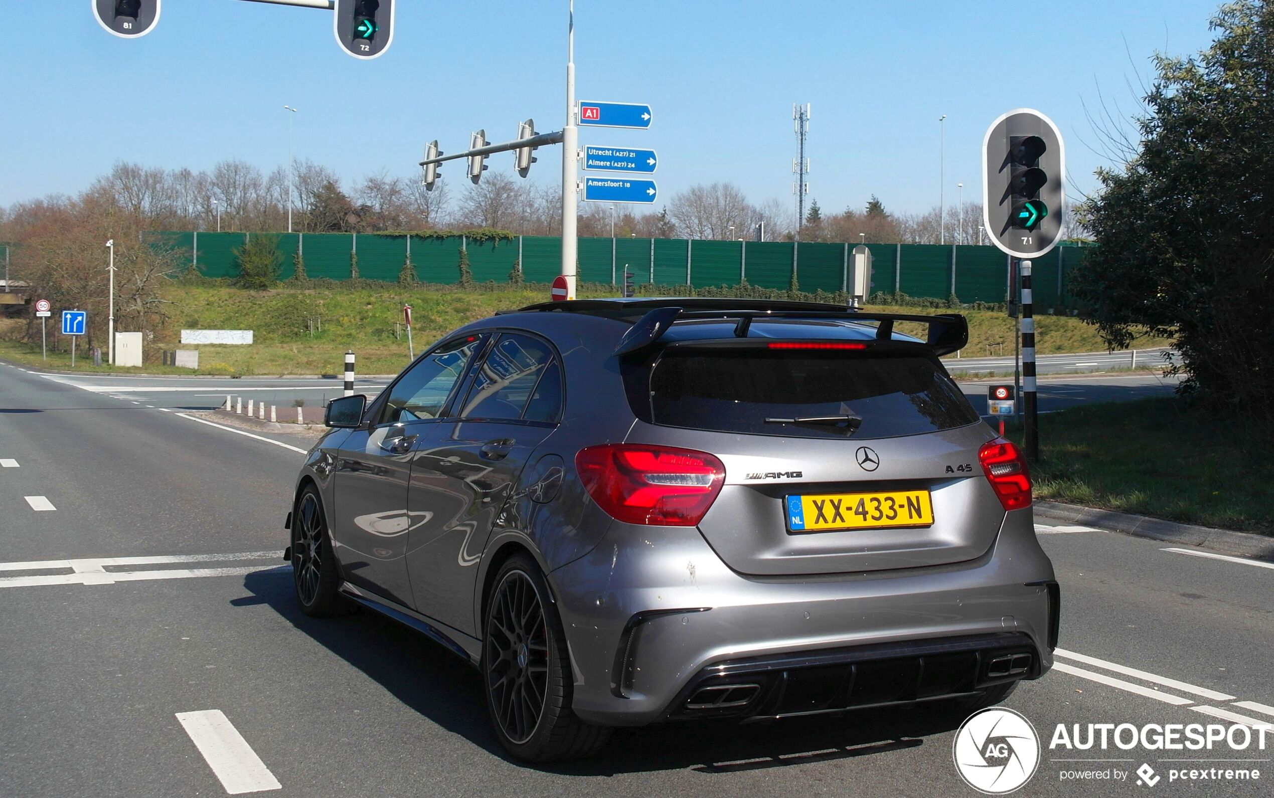 Mercedes-AMG A 45 W176 2015