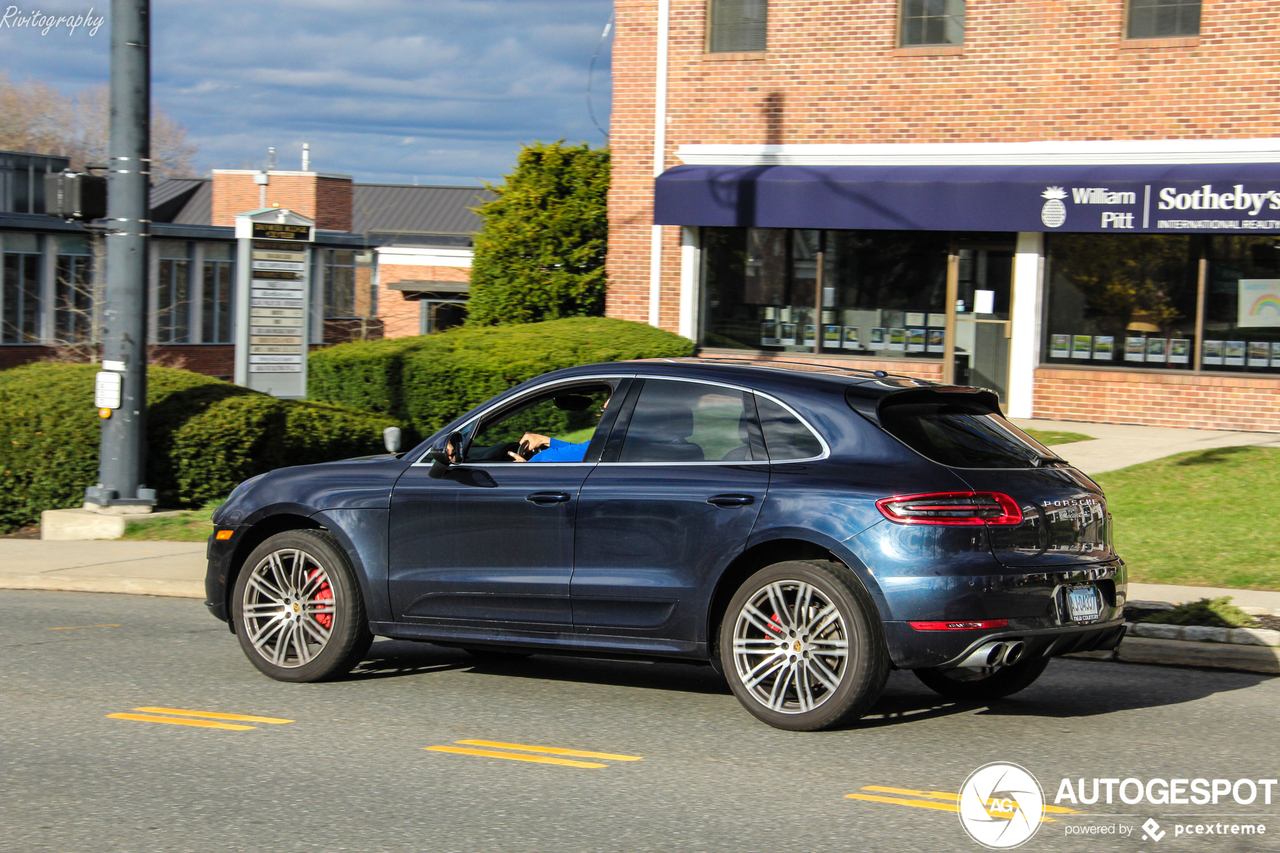 Porsche 95B Macan Turbo