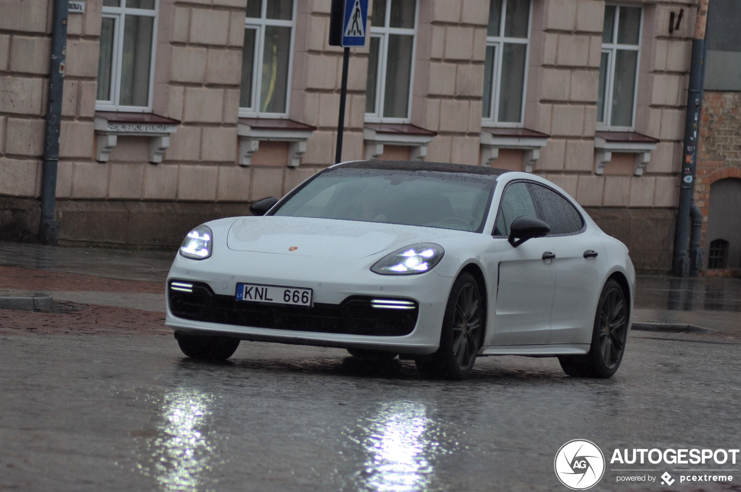 Porsche 971 Panamera Turbo