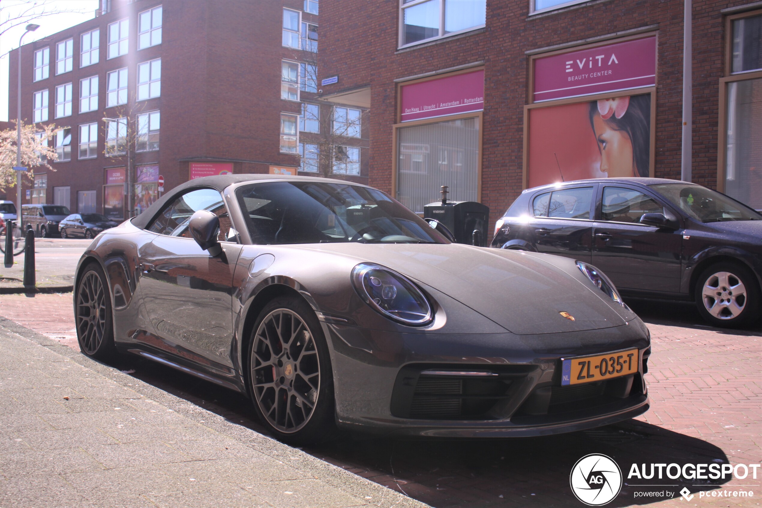 Porsche 992 Carrera 4S Cabriolet