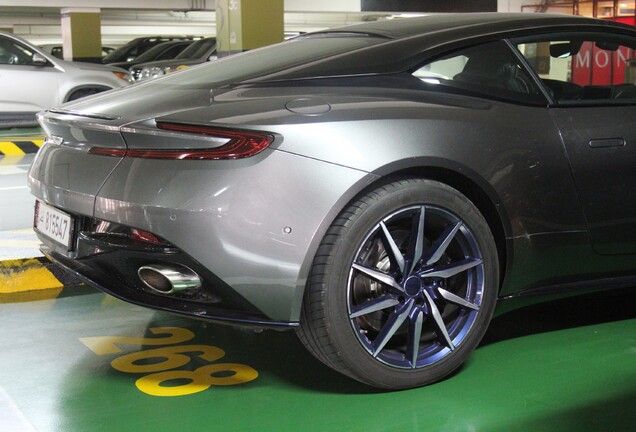 Aston Martin DB11