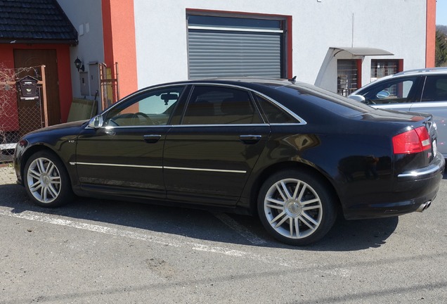 Audi S8 D3