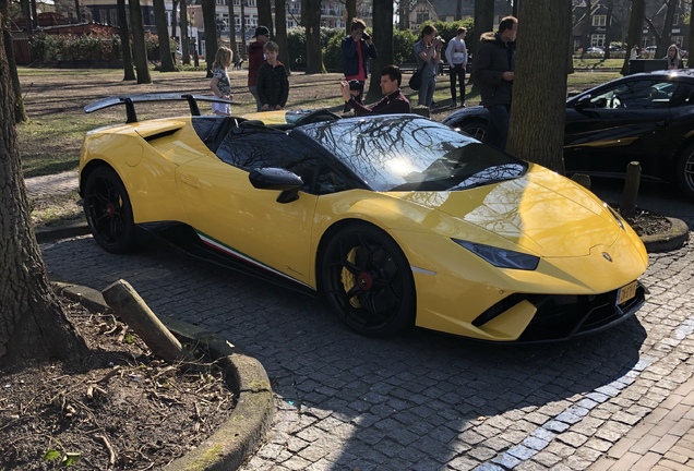 Lamborghini Huracán LP640-4 Performante Spyder