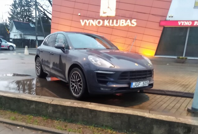 Porsche 95B Macan GTS