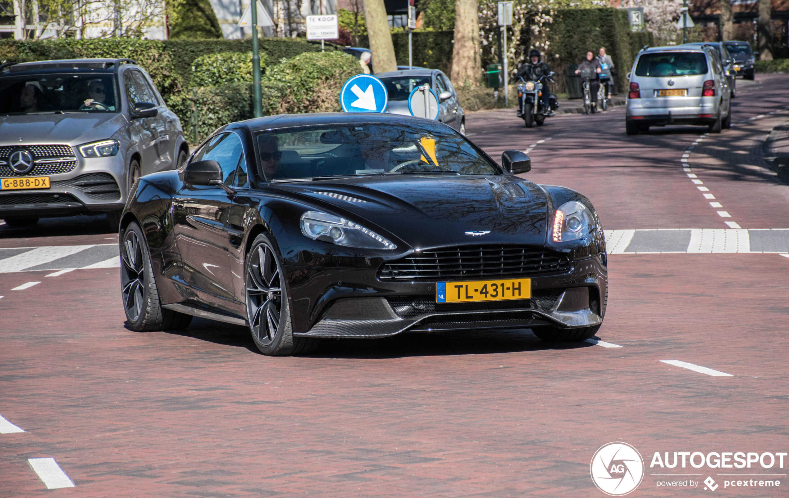 Aston Martin Vanquish 2013