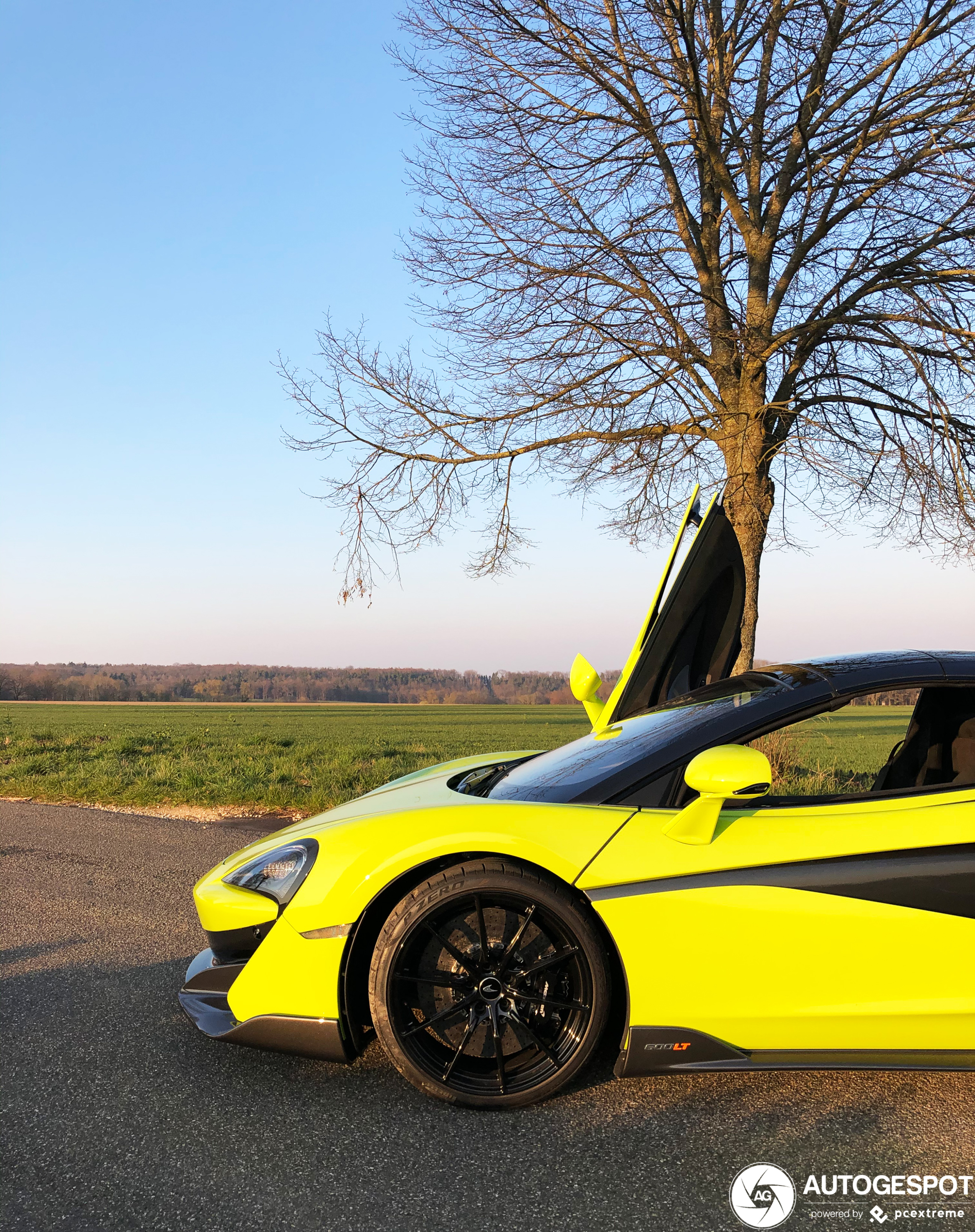 McLaren 600LT Spider doet het lekker in het zonnetje