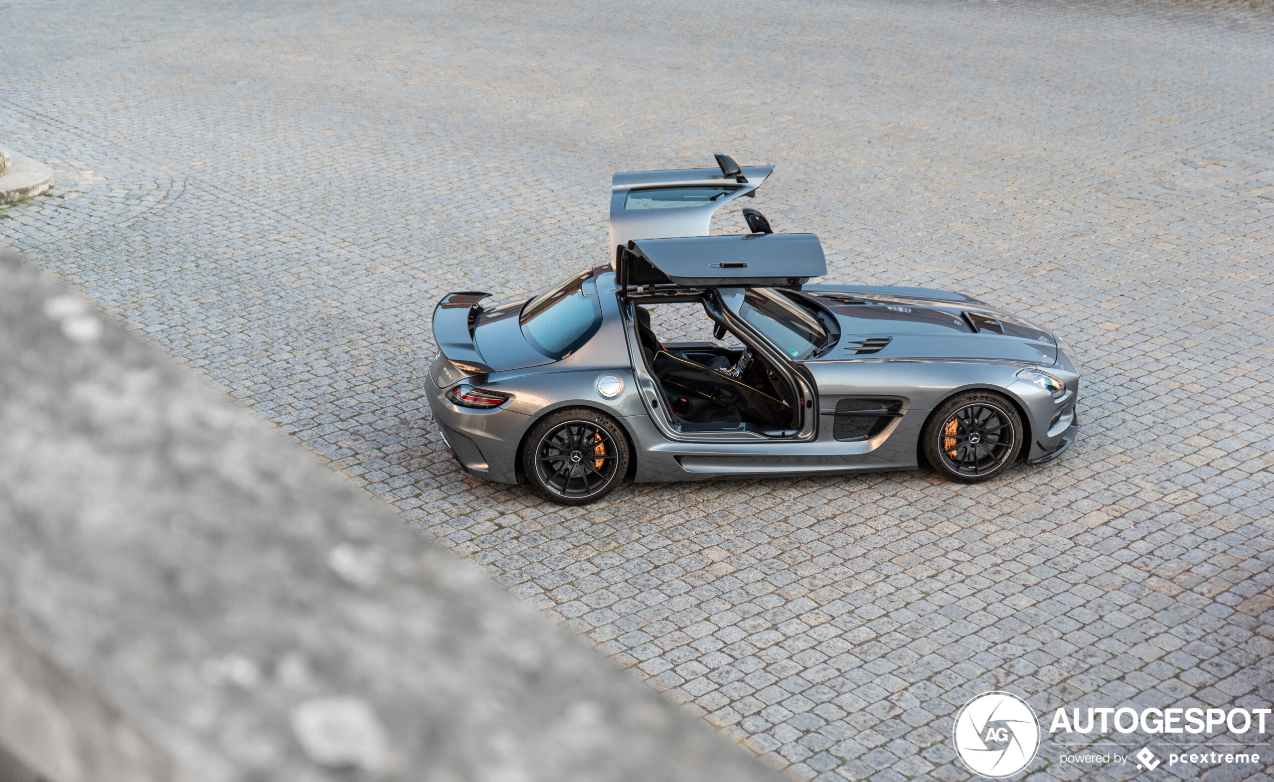 Vingerlikkend: fotoshoot Mercedes-Benz SLS AMG Black Series