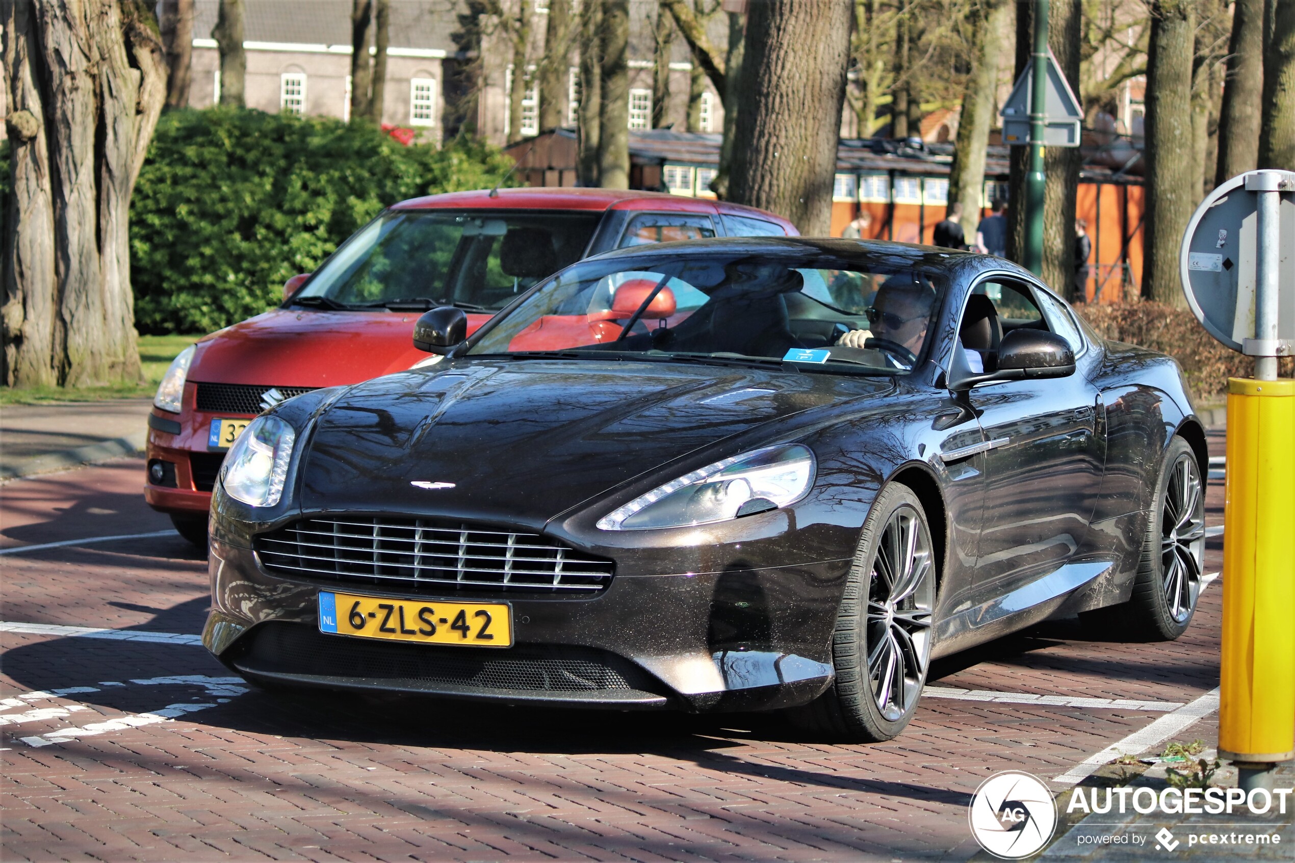 Aston Martin Virage 2011