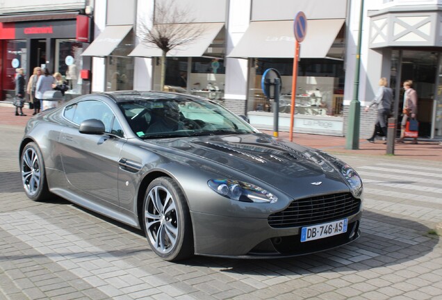 Aston Martin V12 Vantage