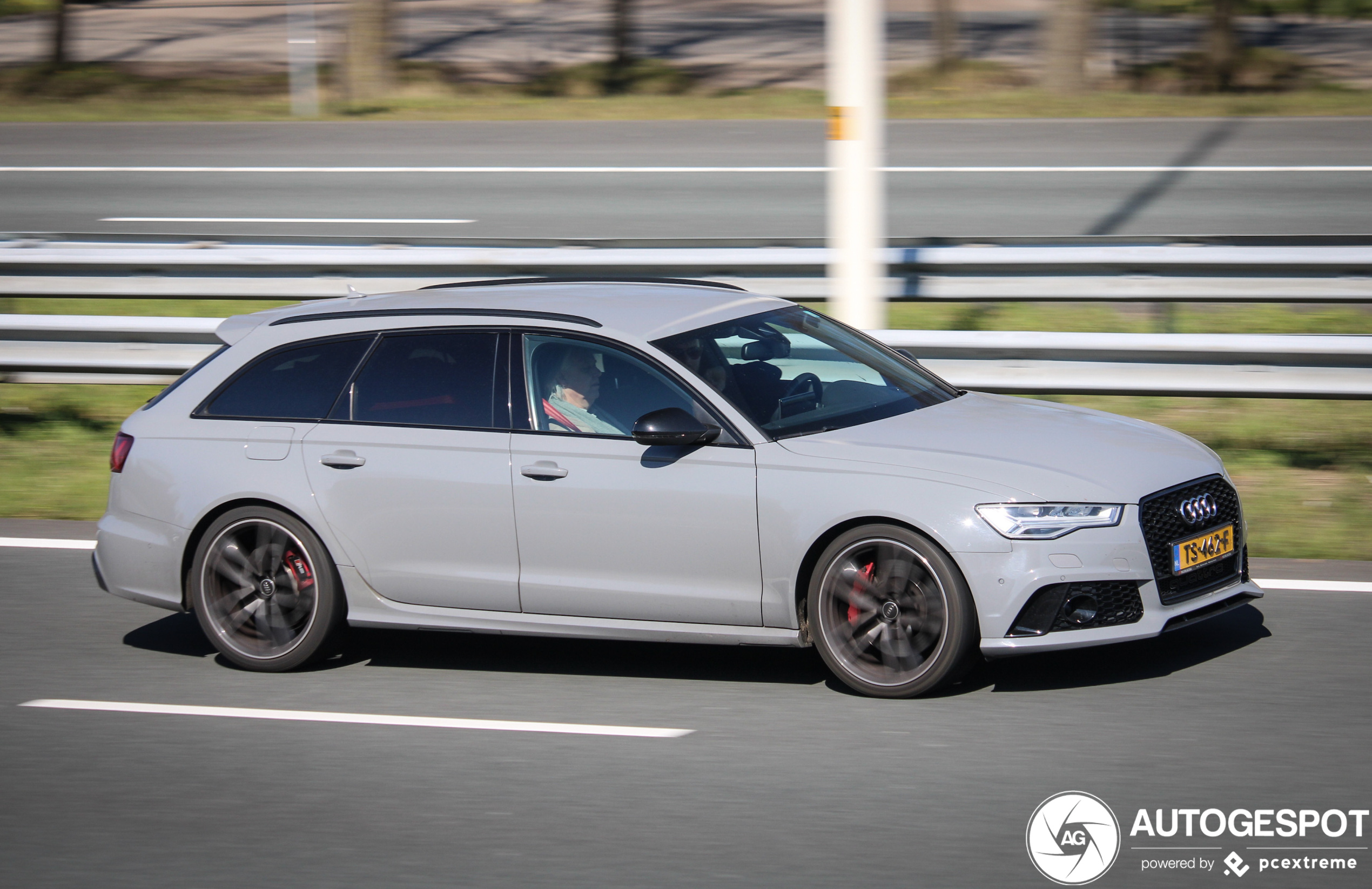 Audi RS6 Avant C7 2015