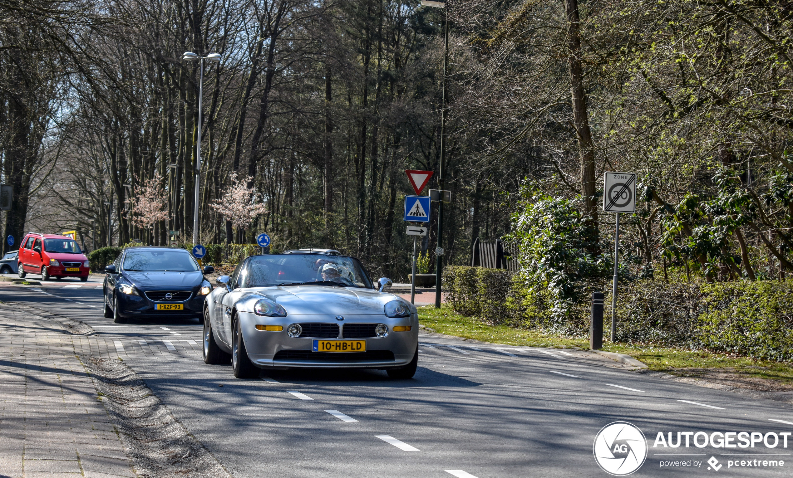 BMW Z8 mag de oude beentjes even strekken