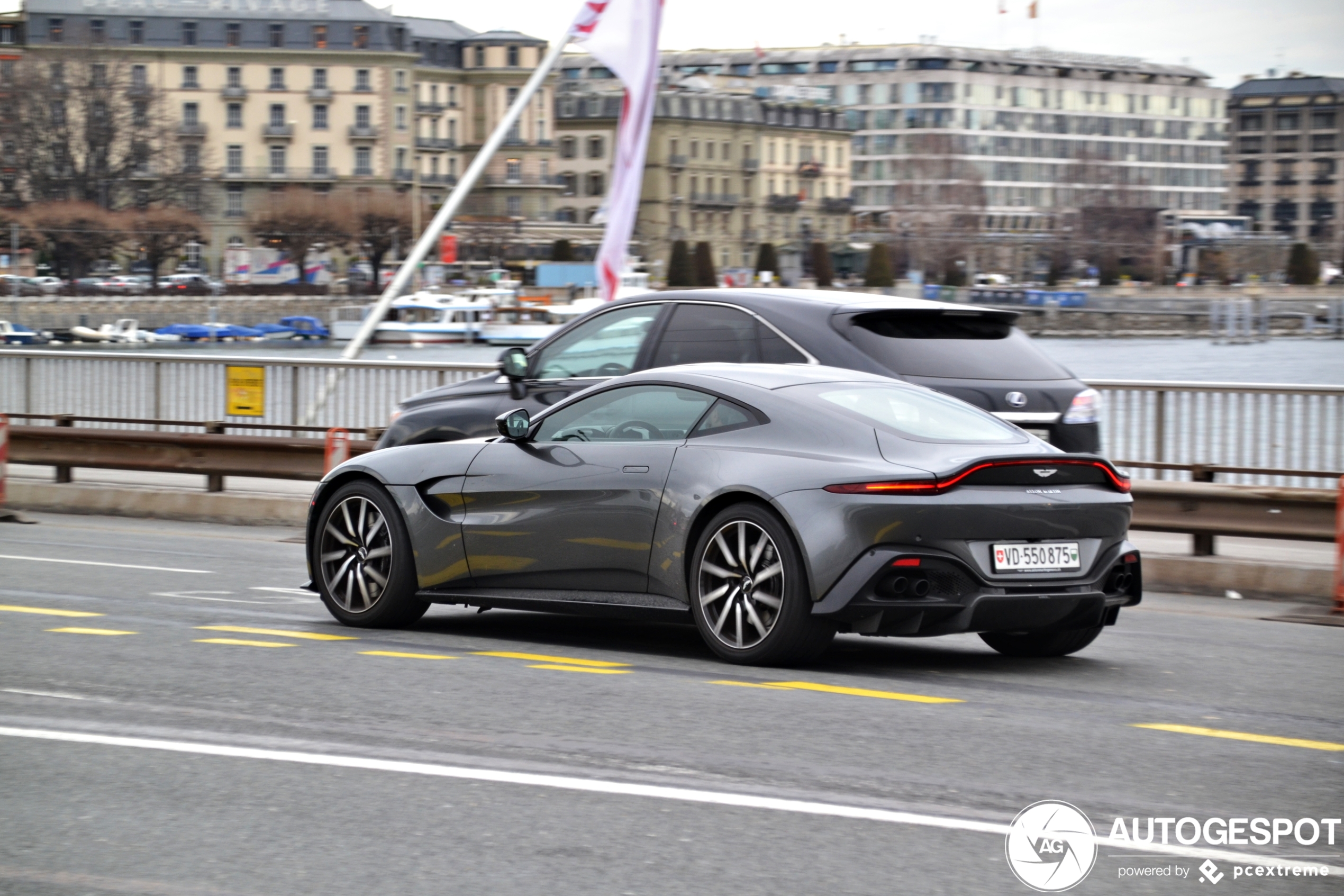 Aston Martin V8 Vantage 2018